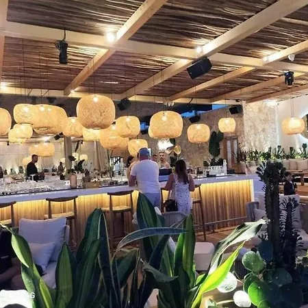 Rainbow 2 Complex 公寓 阳光海滩